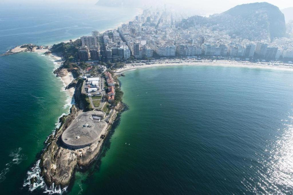 Apartamento Completo Na Praia De Copacabana 02 Quartos Com Vista Lateral Mar Em Andar Alto, Ar, Wifi , Netflix, Pauloangerami Rmvc18 里约热内卢 外观 照片