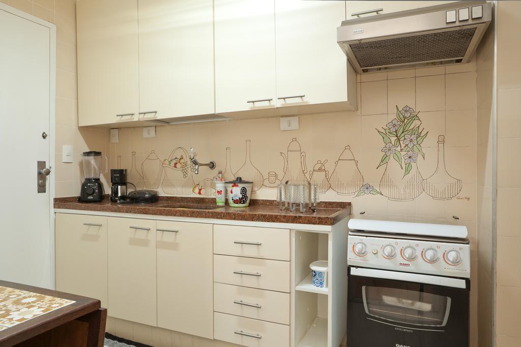 Apartamento Completo Na Praia De Copacabana 02 Quartos Com Vista Lateral Mar Em Andar Alto, Ar, Wifi , Netflix, Pauloangerami Rmvc18 里约热内卢 外观 照片